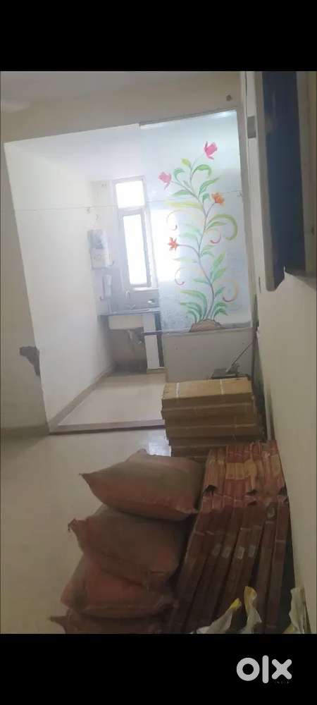 Sharing mai hai Bed almira separate washroom