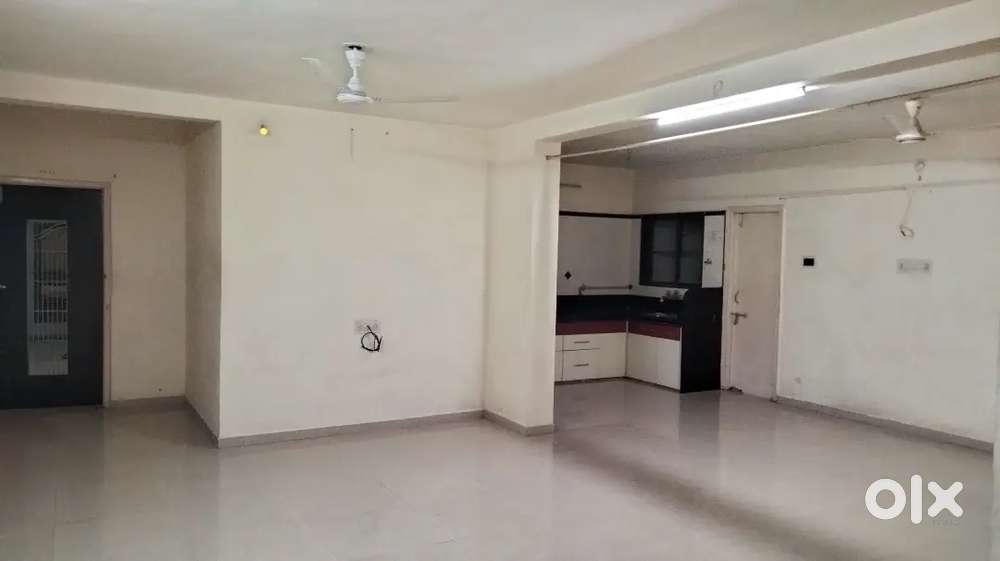 BIG SIZE FLAT NICE LOCATION CENTRAL ARIA