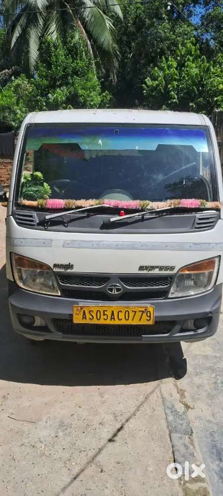 Tata magic express 12 seater bs6
