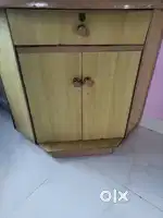 Corner table