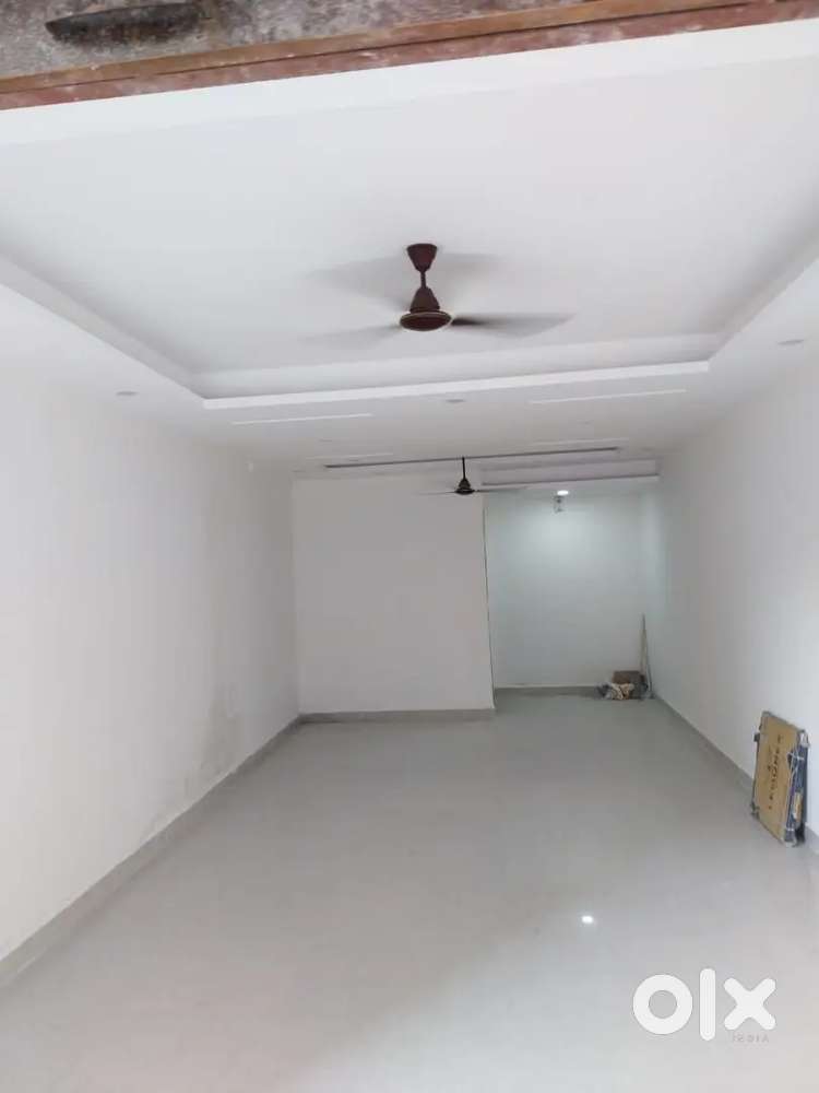 Big shop on big mkt Road