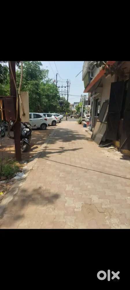 Shop sell on ground floor