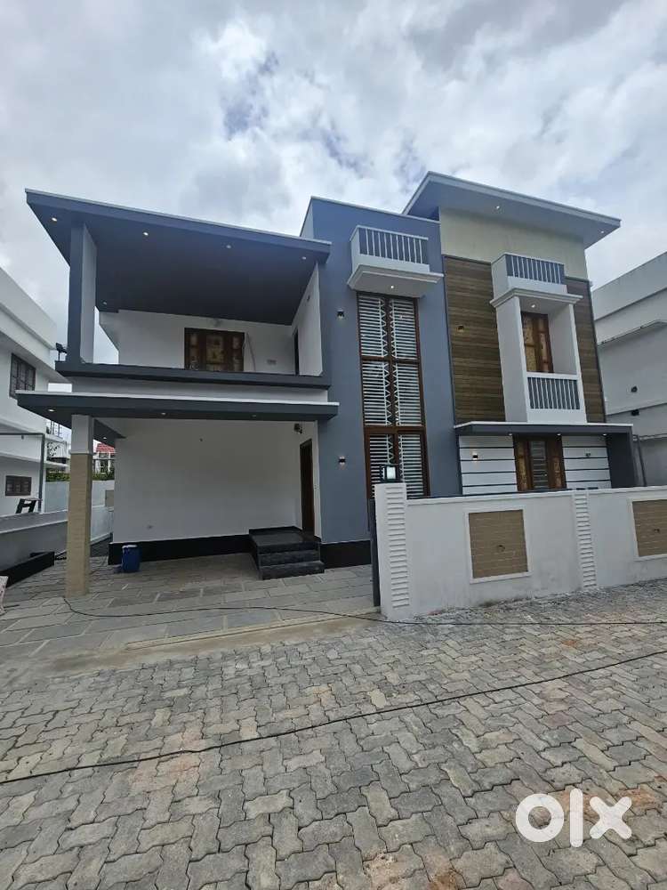 LUXURIOUS 4 BHK HOME FOR SALE IN KAKKANAD INFOPARK THEVAKKAL