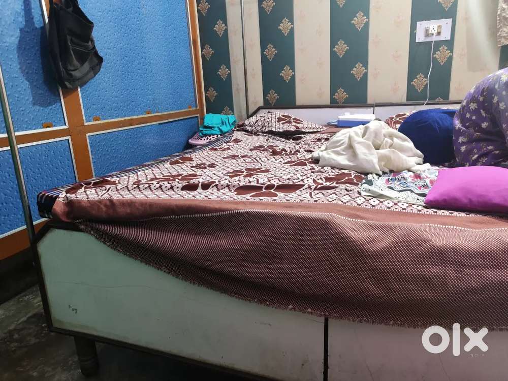 Shisham ki lakadi ka majbut double bed