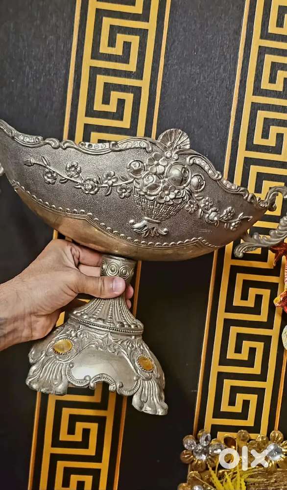 Luxury antiq piece Unique big bowl heavy metal Weight Luxury Rs 4,500