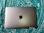 MacBook Pro (2017 13-inch, Four Thunderbolt 3 ports) with touch pad