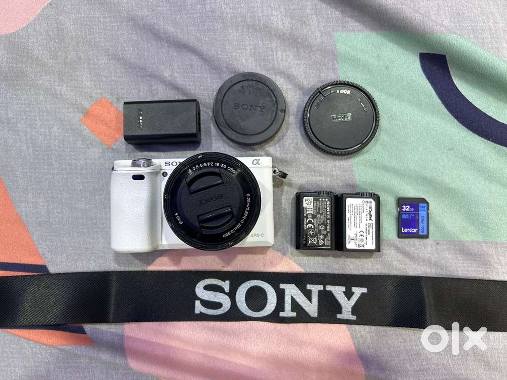 Sony a6000 (White) with kit lens 16-50mm and two batteries with 32gb