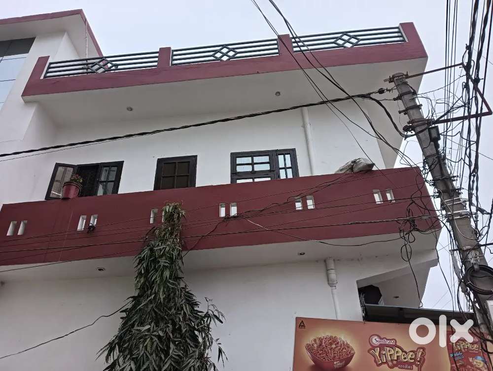 टू साइड ओपन दो दुकान चार कमरे दो मंजिला