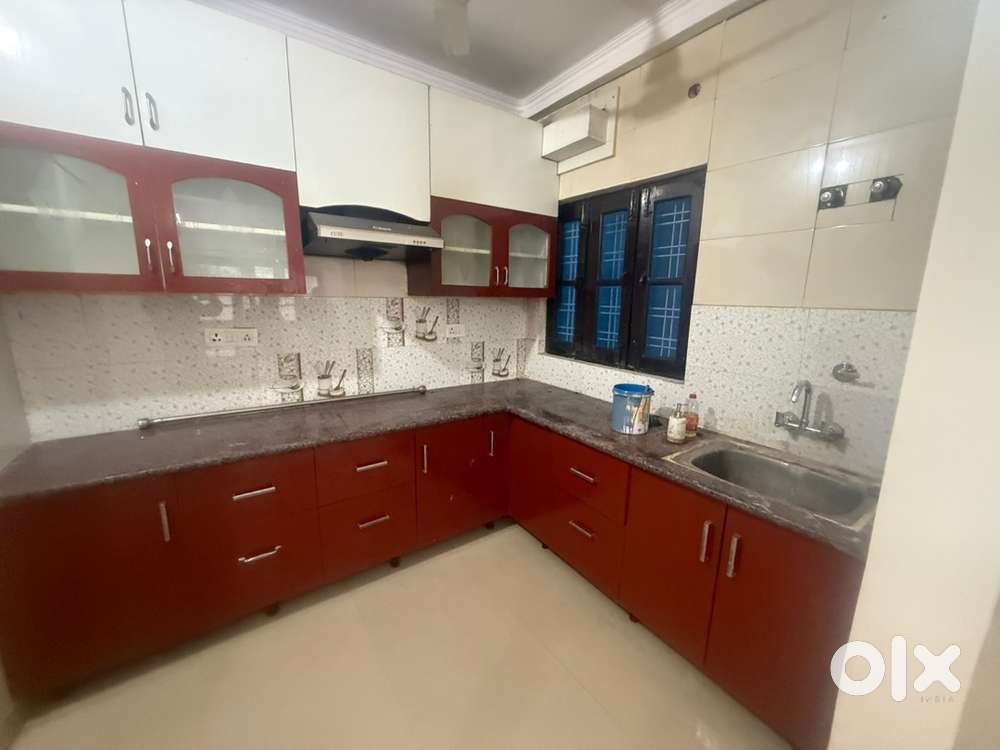 3 bhk flate socity only faimly  service calsss