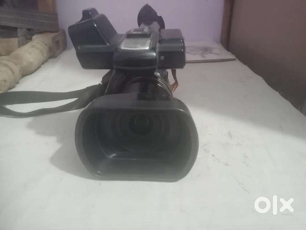 Nikon D7000. Panasonic AC90
