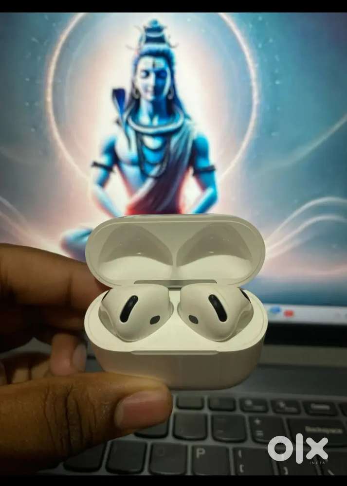 Apple airpods 4 And I watch se 3 2 months old