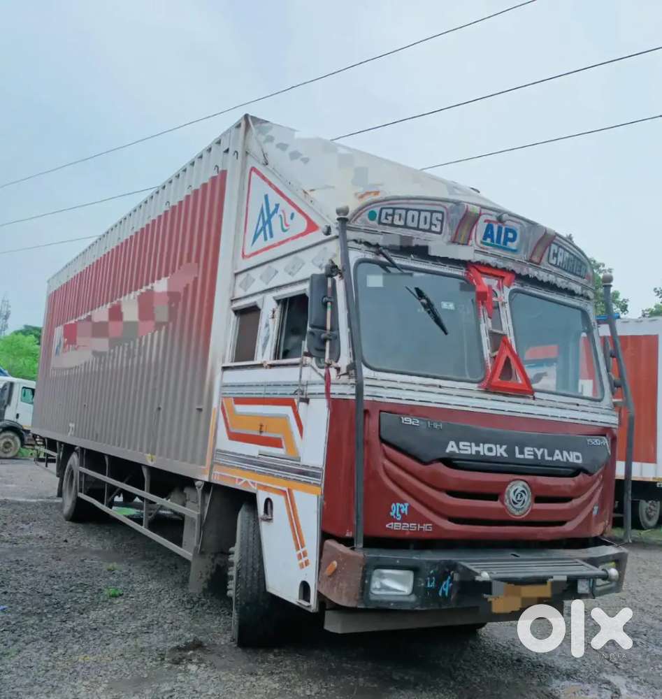 Ashok Leyland 1920
Model  2022 
32 feet 
Container 10 feet 
Tyre  50%