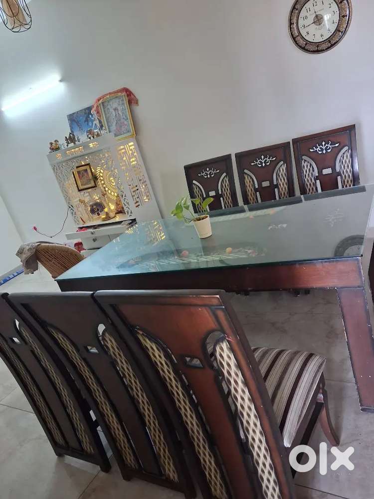 6 seater Dining table