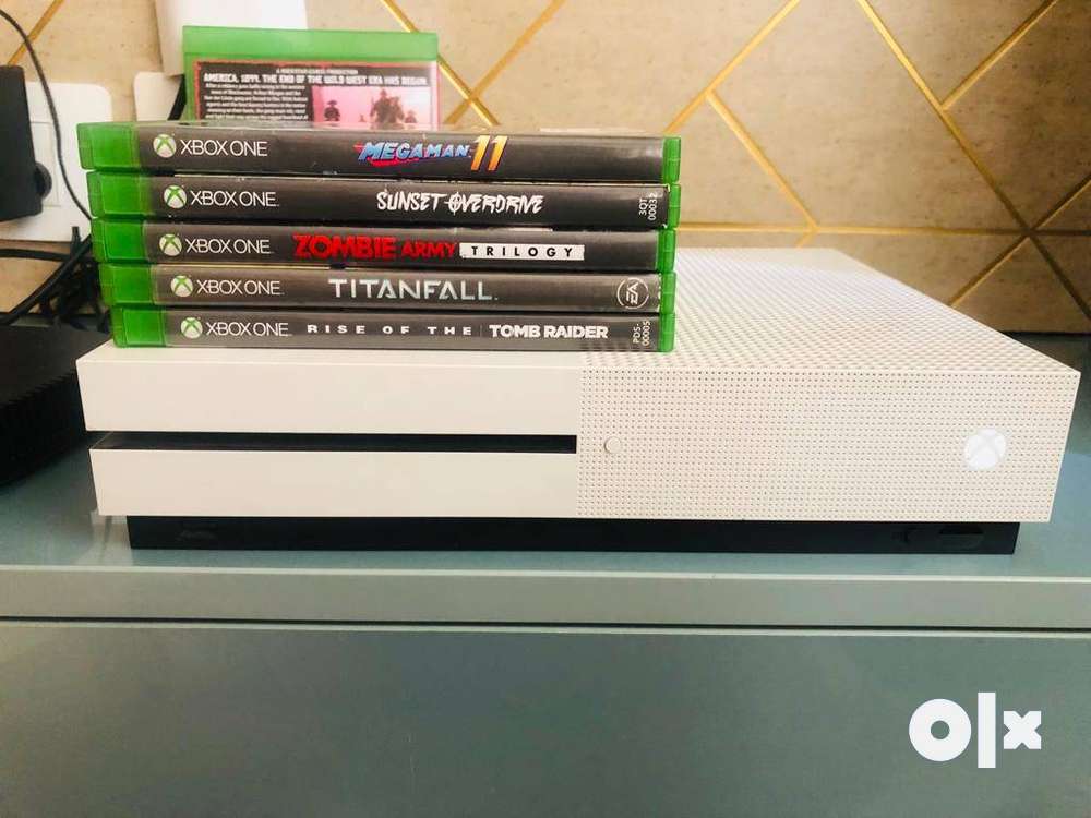 Selling my XBOX One S console having 1tb memory along with 5 Game CD's
