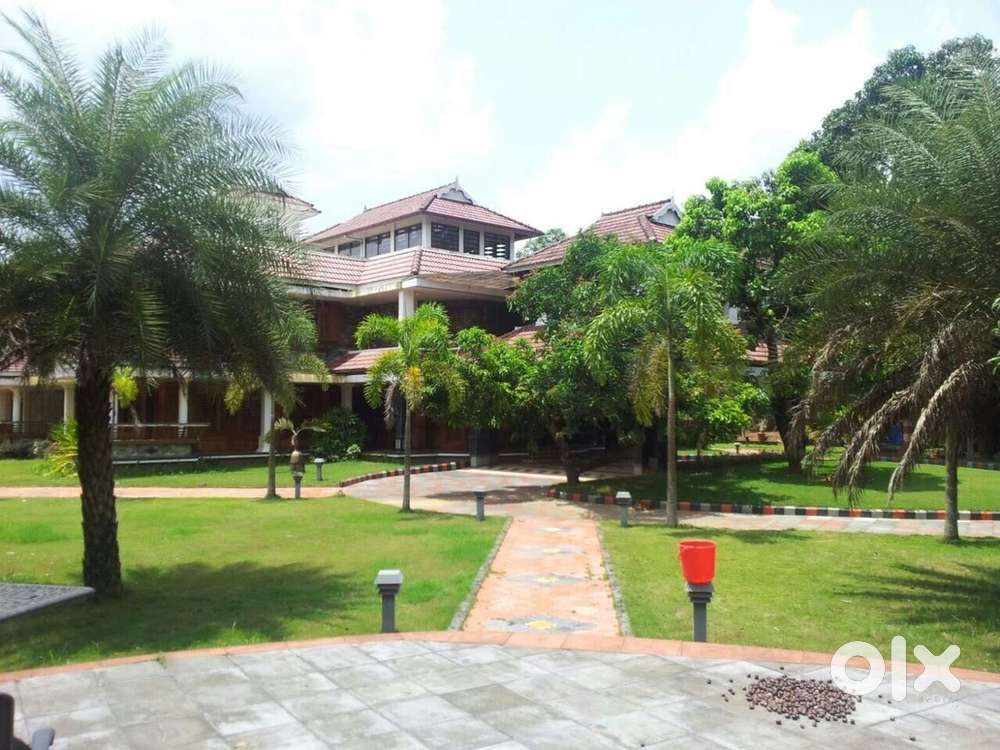 Ernakulam muvattupuzha road 8acre 16000sqt luxury house 13.50cr