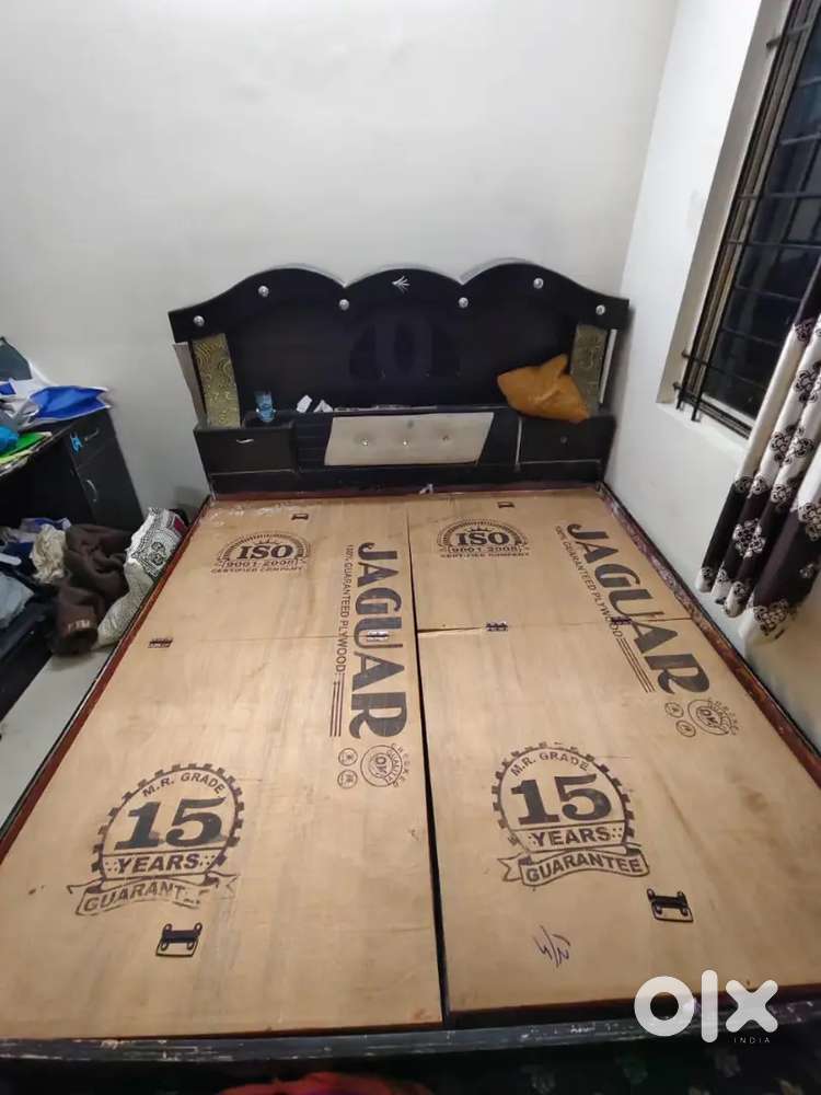 Queen size bed and study table for sale