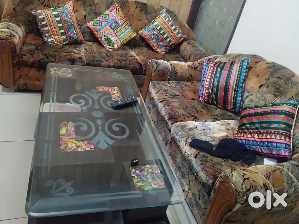 7 seater sofa with table