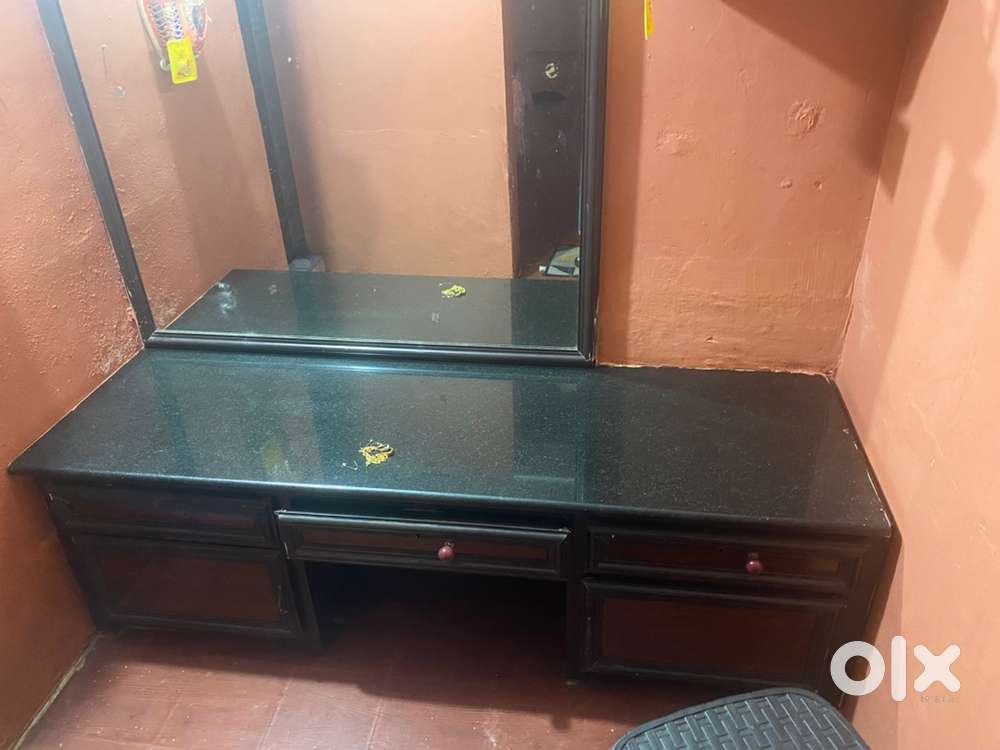 Dressing table with mirror