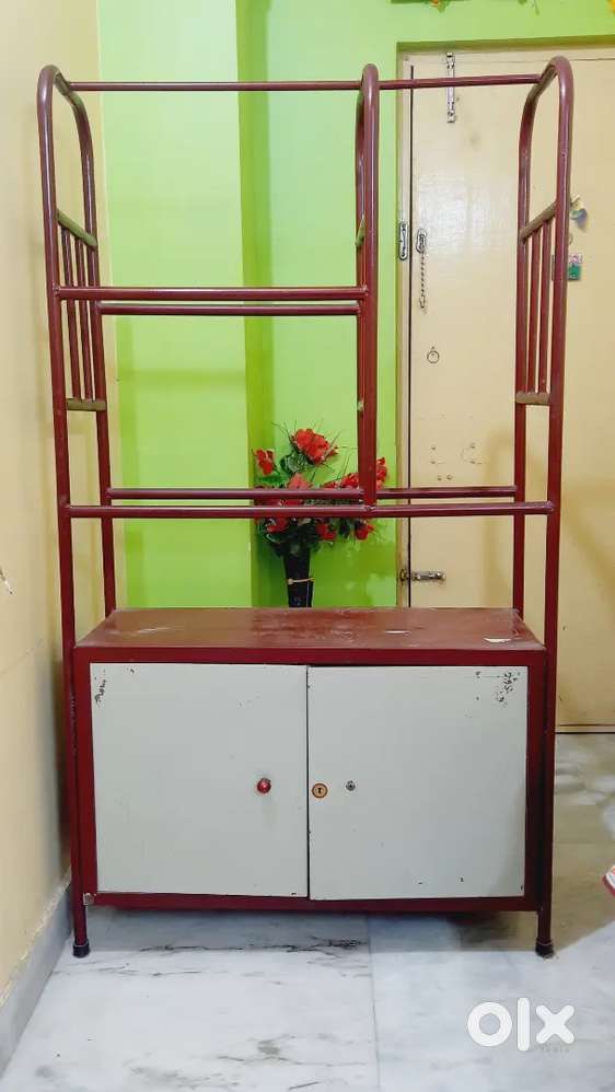 3-Year-Old Metal Alna with Cabinet in Good Condition – For Sale