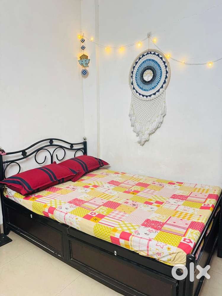 Queen size bed (price negotiable)