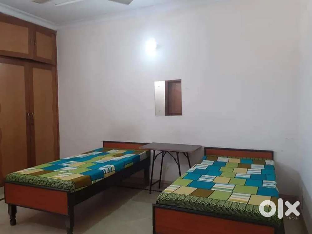 NO BROKERAGE! Neat & Clean Boys PGs with meals & amenities in Noida!