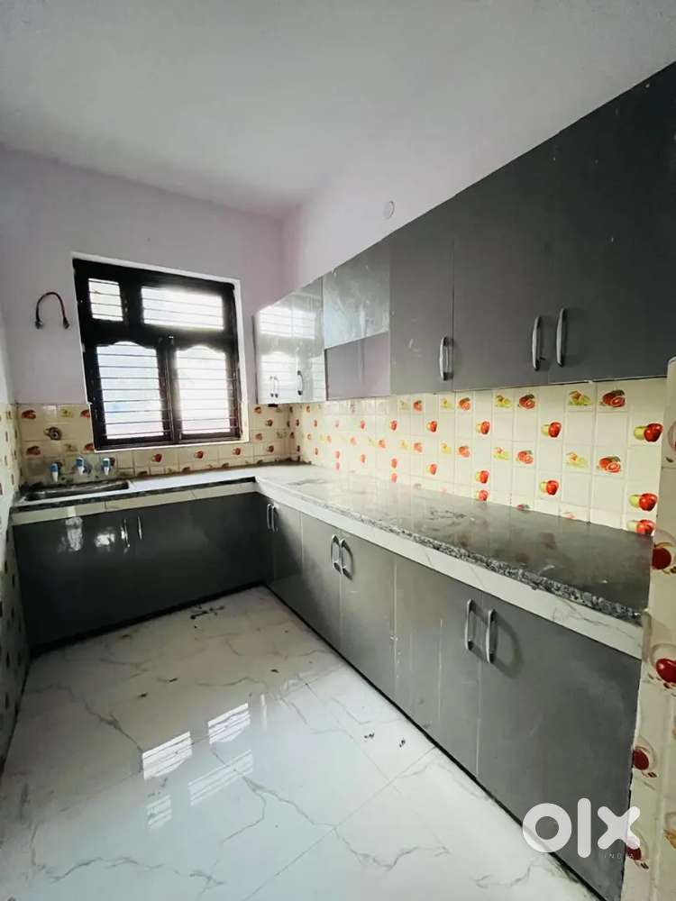 3Bhk Semi Furnished Independent Ground फ्लोर किराये पर खाली है62-64 मे