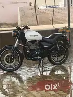 Royal Enfield Thunderbird 350x UK09