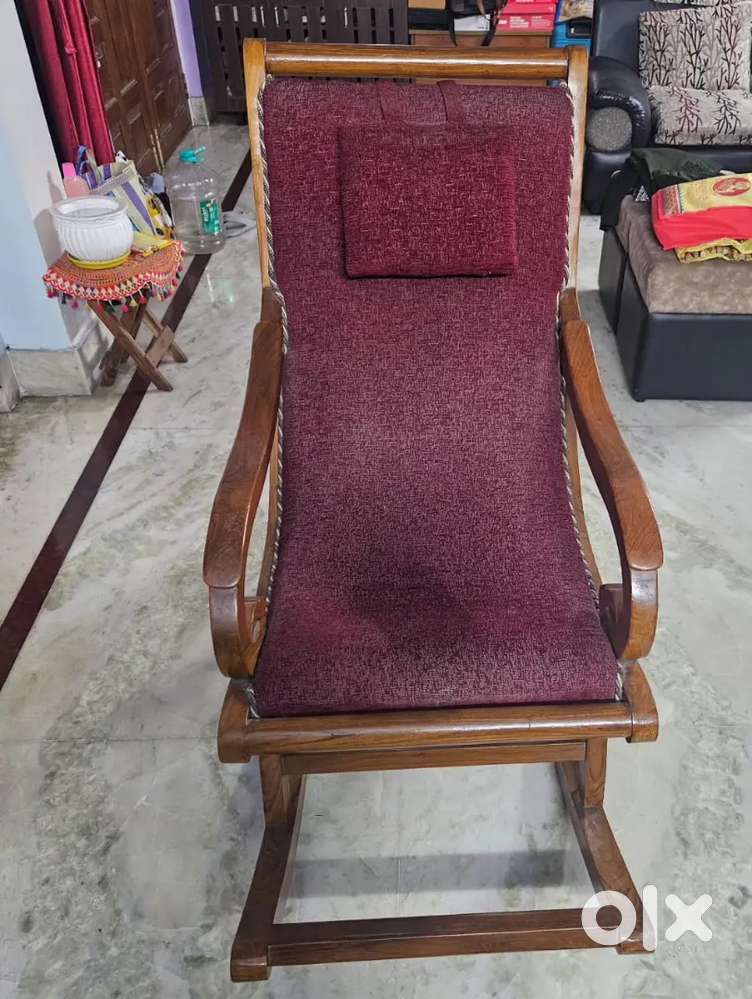Rocking chair of sagoon wood