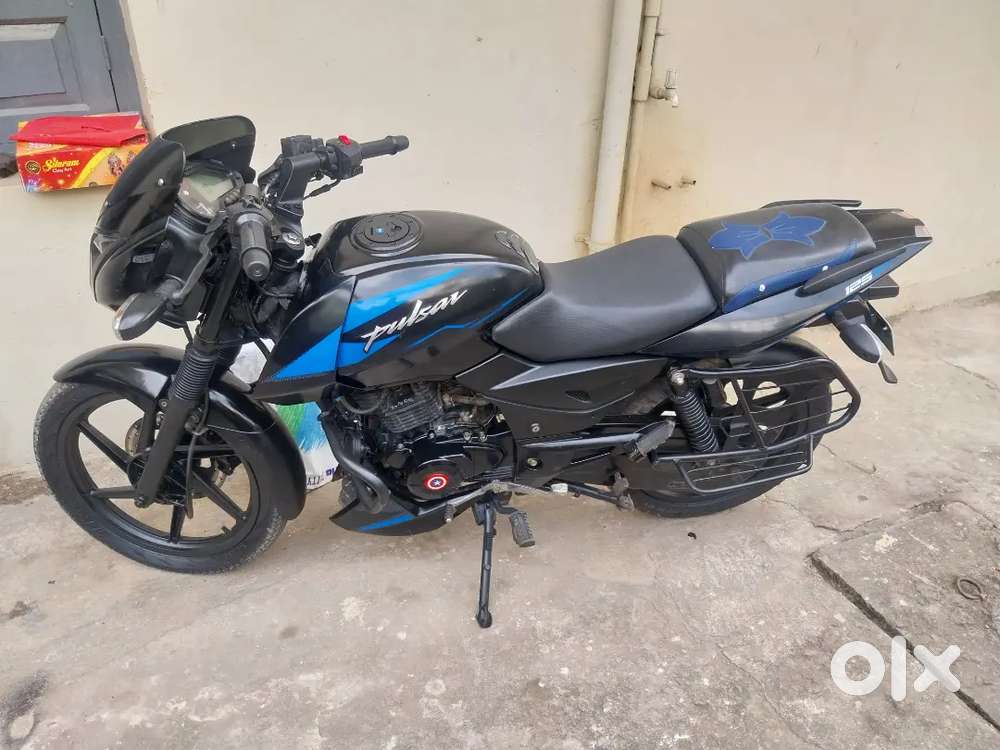 Brand new well maintained pulsar125 split seat