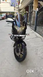 Urgent Sale: Bajaj Pulsar 220F – 2013 Model