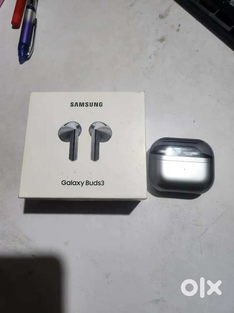 Galaxy buds 3 and buds 2 pro