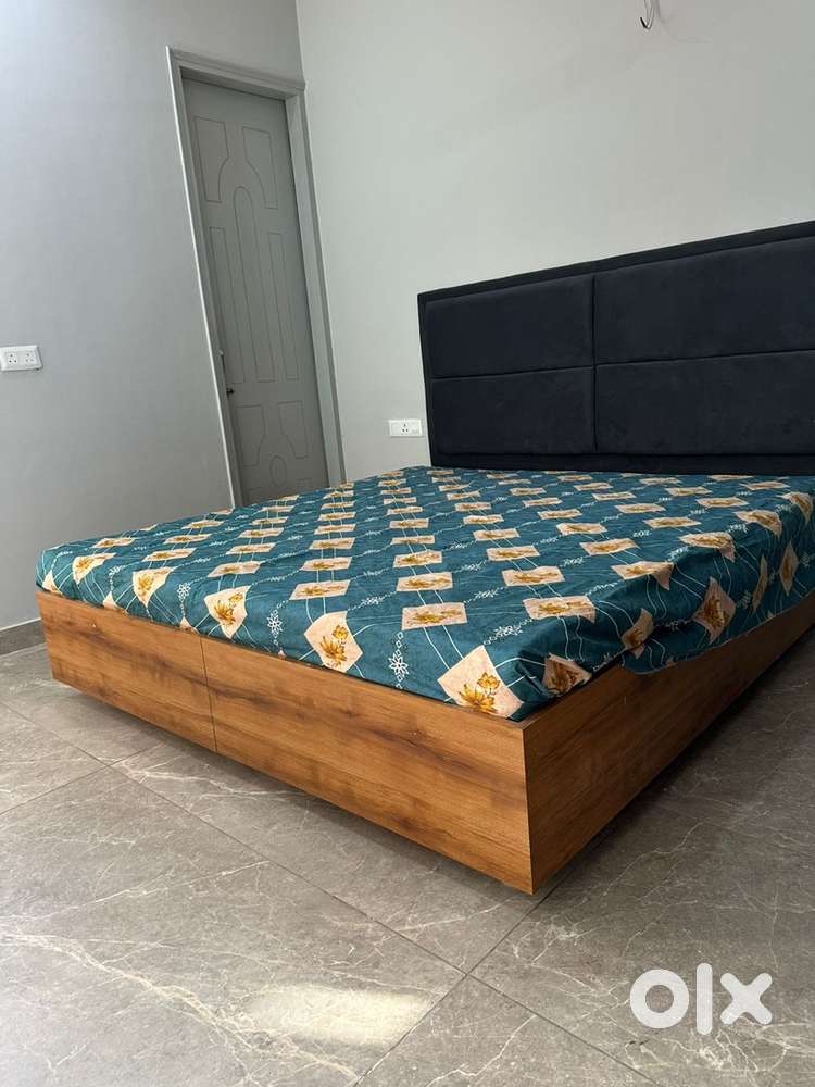 PG FOR GIRLS NEAR BUS STAND AND CU