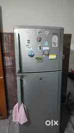 SAMSUNG DOUBLE DOOR FRIDGE