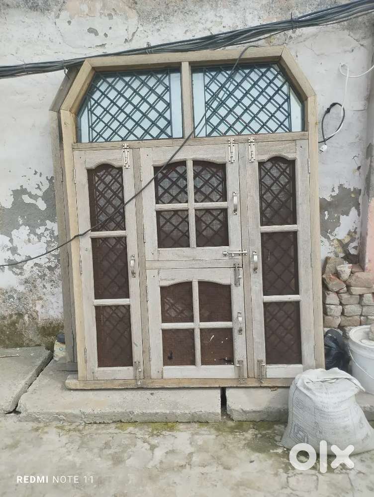 2 Wooden Windows