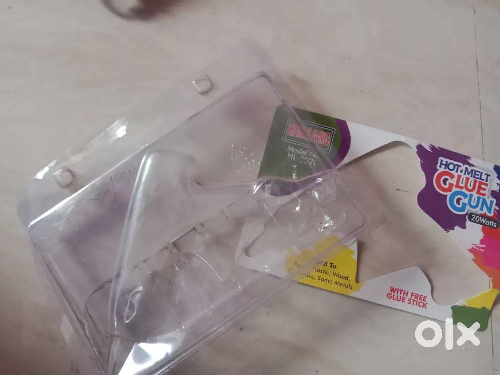 Hengliang model no. HL-202L .A good quality glue gun. Size small. Bon
