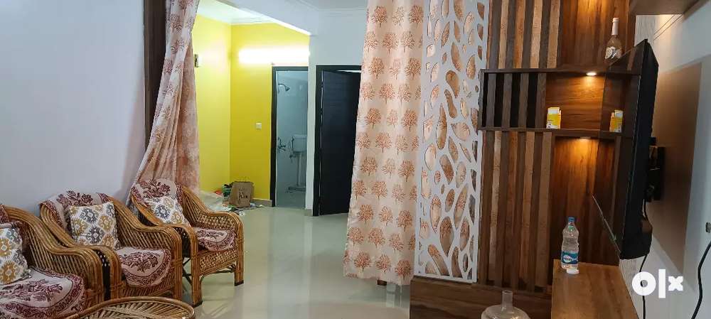 3 bhk furnished flat rent SBI Enclave Awadh vihar Yojna near Medanta