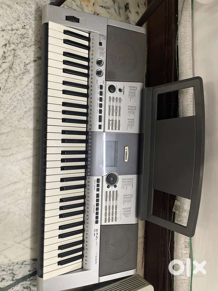 YAMAHA PSR 1425