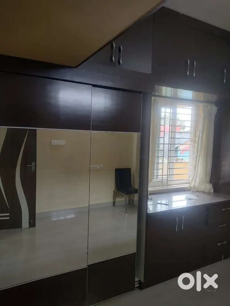 2  bhk flat for rent furnished    family or bachelor Velachery