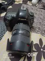 Canon 5D Mark IV and canon lens 70/200