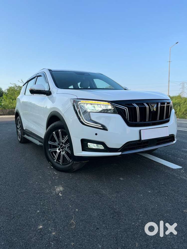 Mahindra XUV700 2.0 AX 7 Petrol AT Str, 2025, Petrol