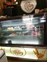 5ft cake cabinet 3 years old good and running condition