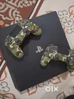 Play station 4 Pro 1tb with 2 controllers. PS4 Pro 1tb Black
