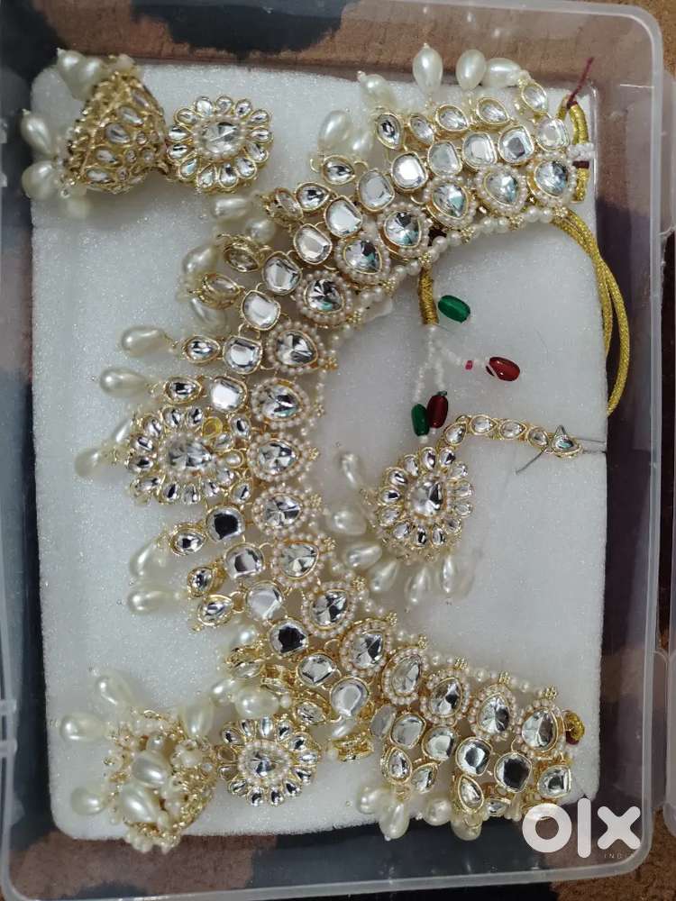 Necklace, earrings and finger rings for sale