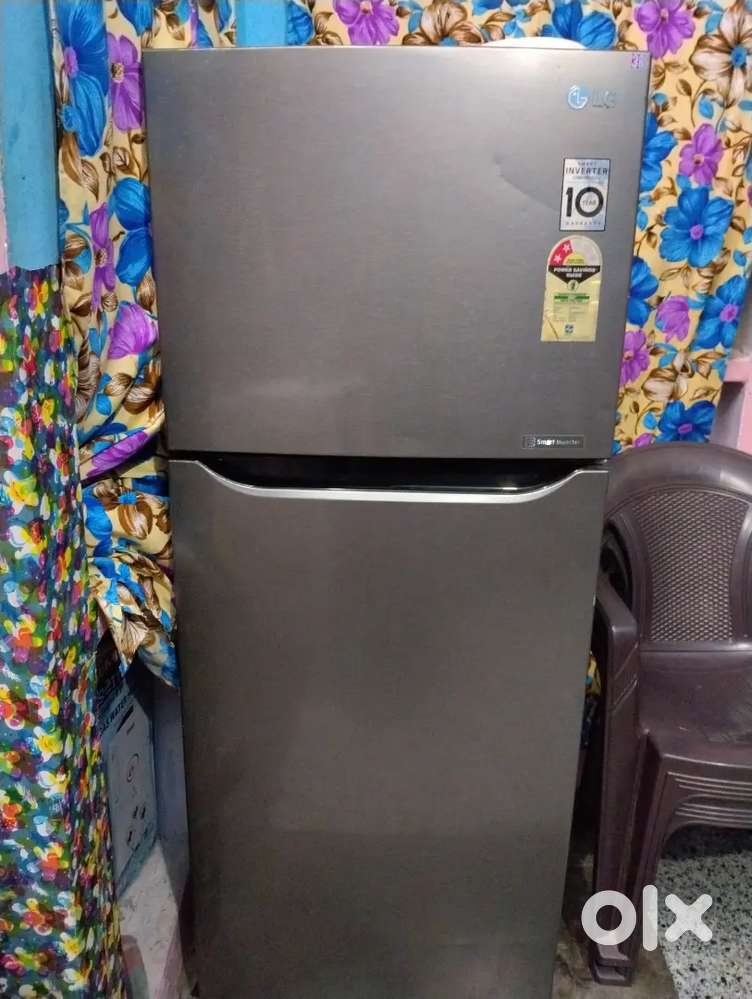 LG company ki freedge h 7 year old h chal nhi rahi h theek hogi