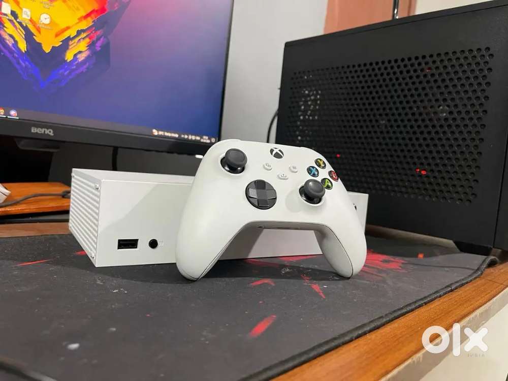 Xbox series s gaming console similar to ps4 and ps5