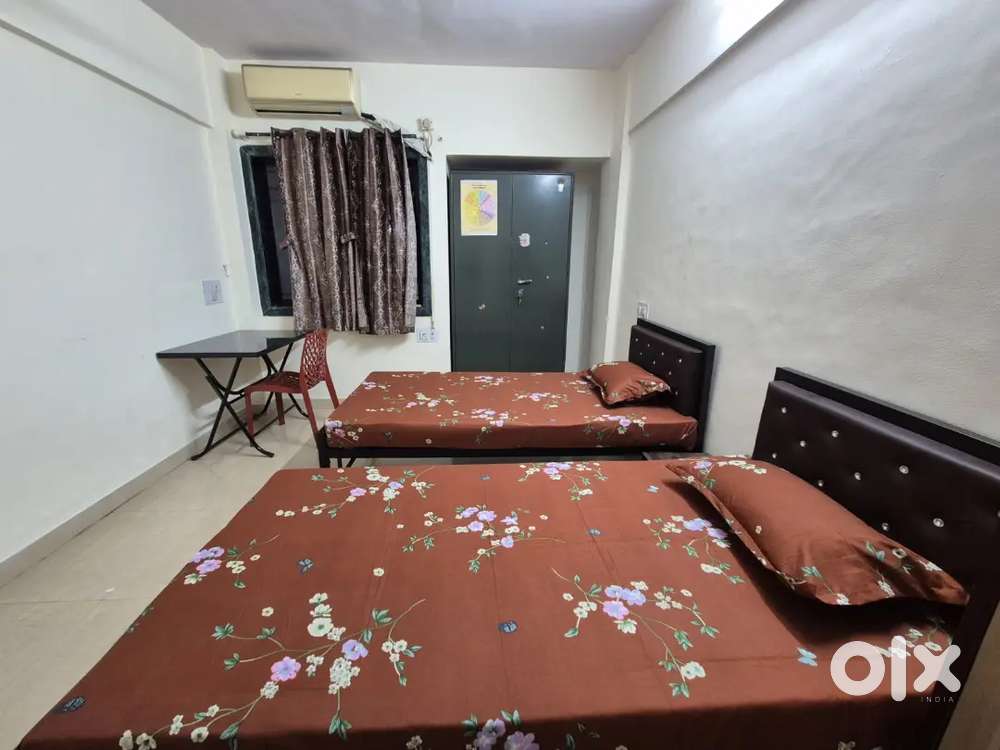 IN MALAD EAST Pg available ac non ac premium furnished no brokerage