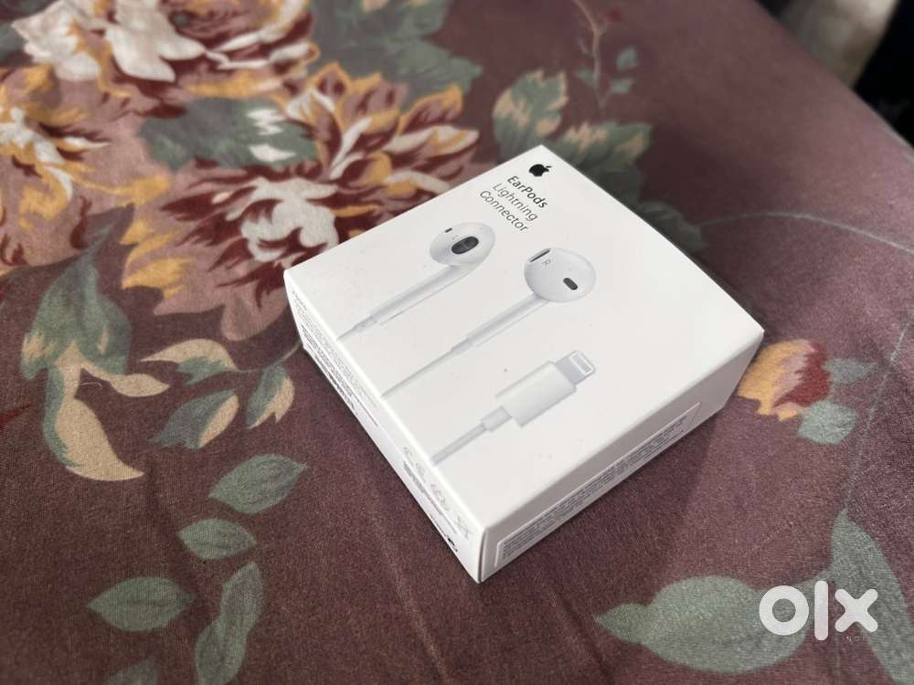 Apple Earpods(airpods) Lightning cable and apple 20w charger