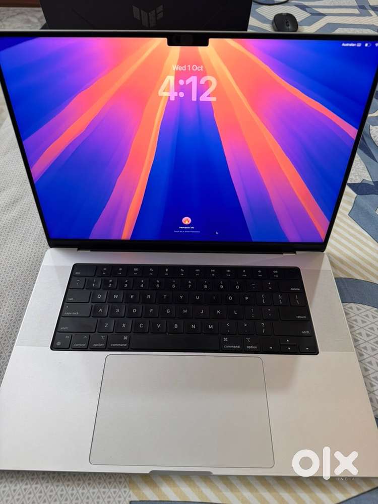 Macbook 16 pro silver M2