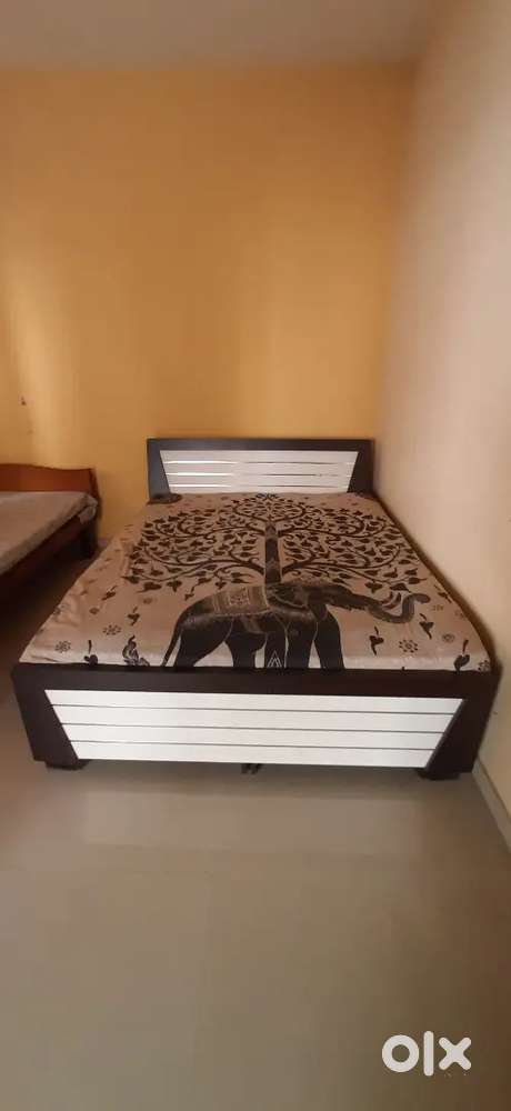 King size bed