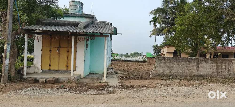 Private plot in Highway for commercial use